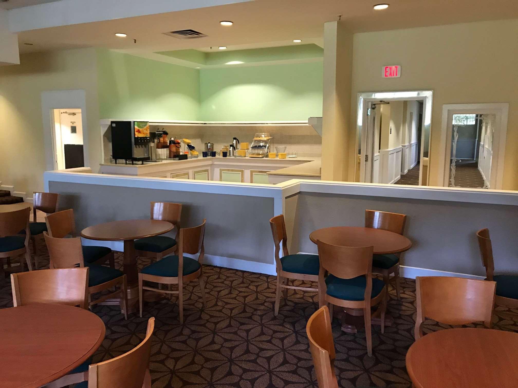Days Inn & Suites By Wyndham Tallahassee Conf Center I-10 Exterior foto