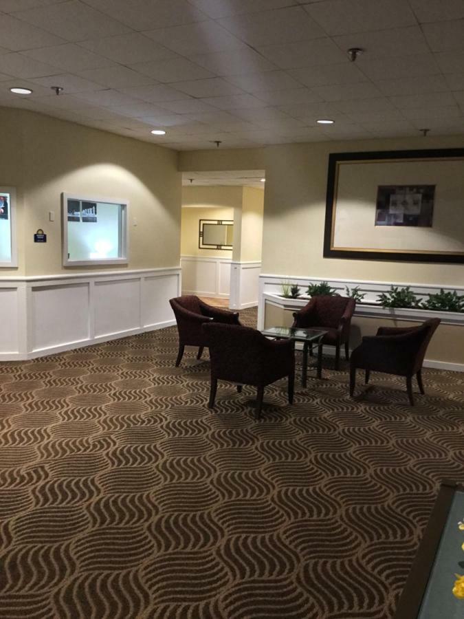 Days Inn & Suites By Wyndham Tallahassee Conf Center I-10 Exterior foto